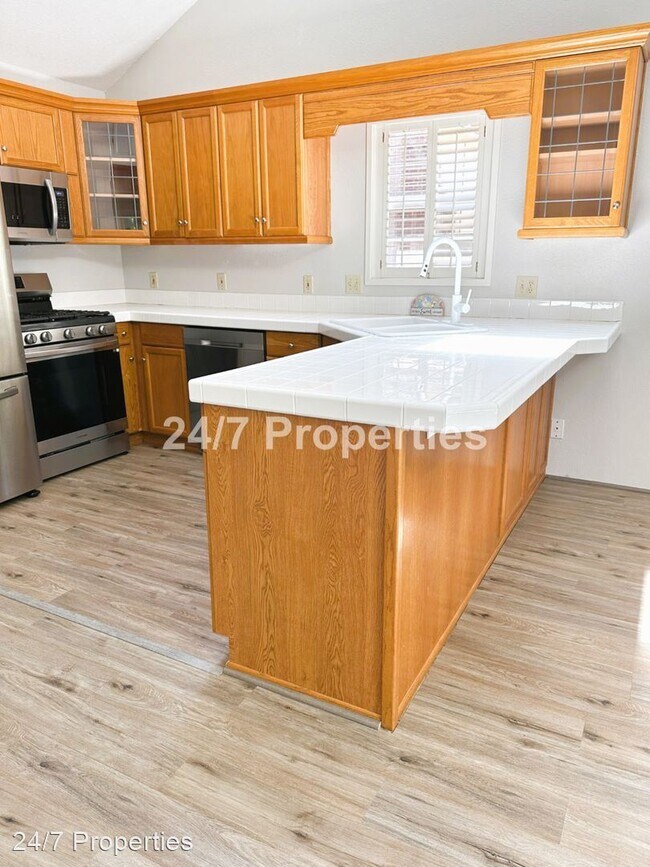 Building Photo - 2 br, 1 bath House - 8780 SW Washington Dr.
