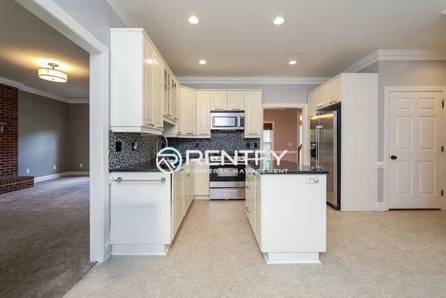 Building Photo - 213 Worthland Ct