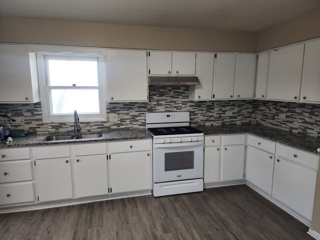 Foto del edificio - 1325 N Glenview Ct