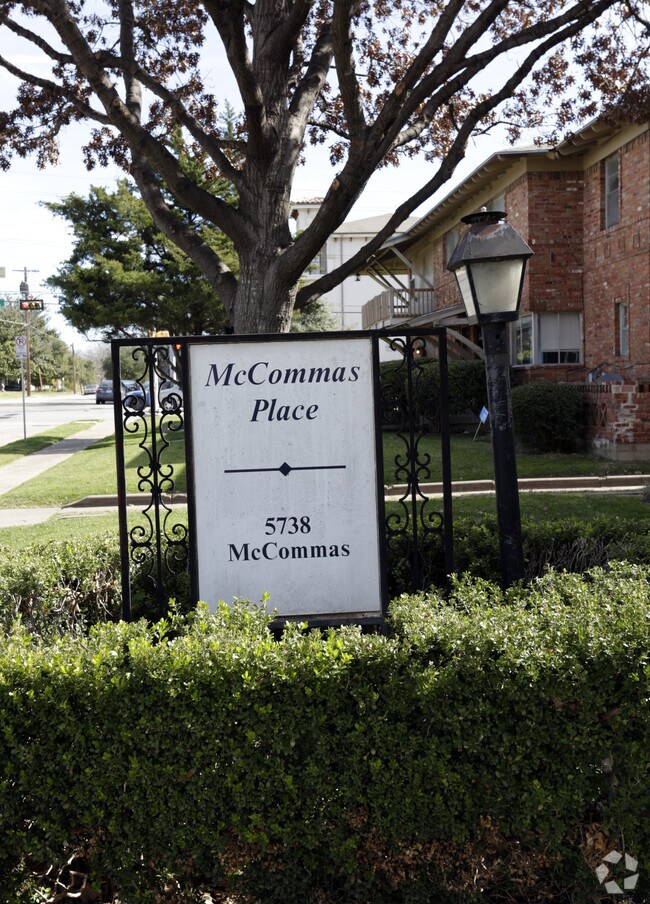 Foto del edificio - McCommas Place