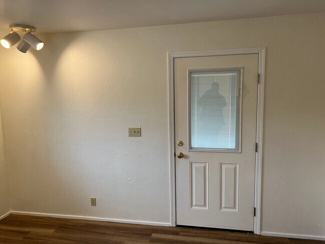 Foto del edificio - 2 Bedroom in Colllege Hill/Friendly Area