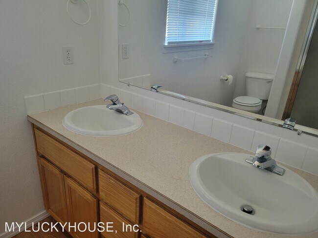 Building Photo - 3 br, 2 bath House - 2532 NE Moonlight Drive