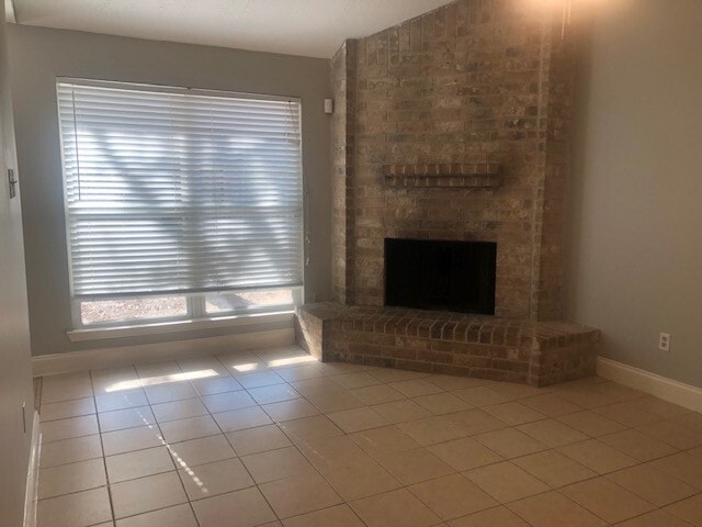 Building Photo - 5015 Maurita Dr