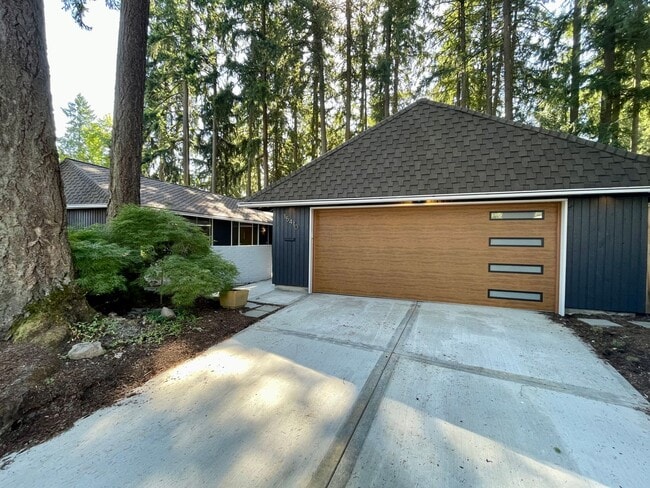 Building Photo - Beaverton 4 Bed + 2 Bath House - W/D, Walking Trails, EV Charging and MORE!!