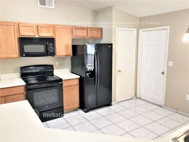 Foto del edificio - 15945 Greater Groves Blvd