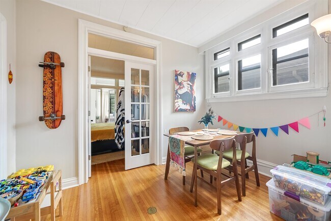 Building Photo - 47 Hudson Pl