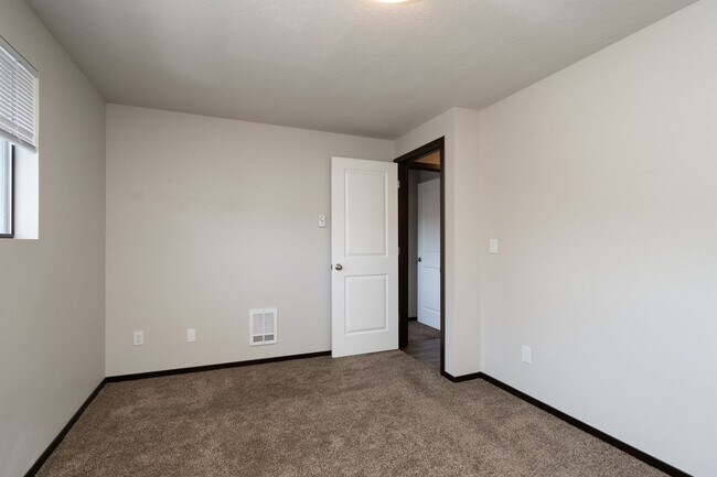 Foto del edificio - 2 Bedroom | AVAILABLE SOON!