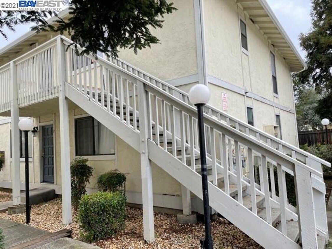 Primary Photo - Spacious 3BD Remodeled Condo