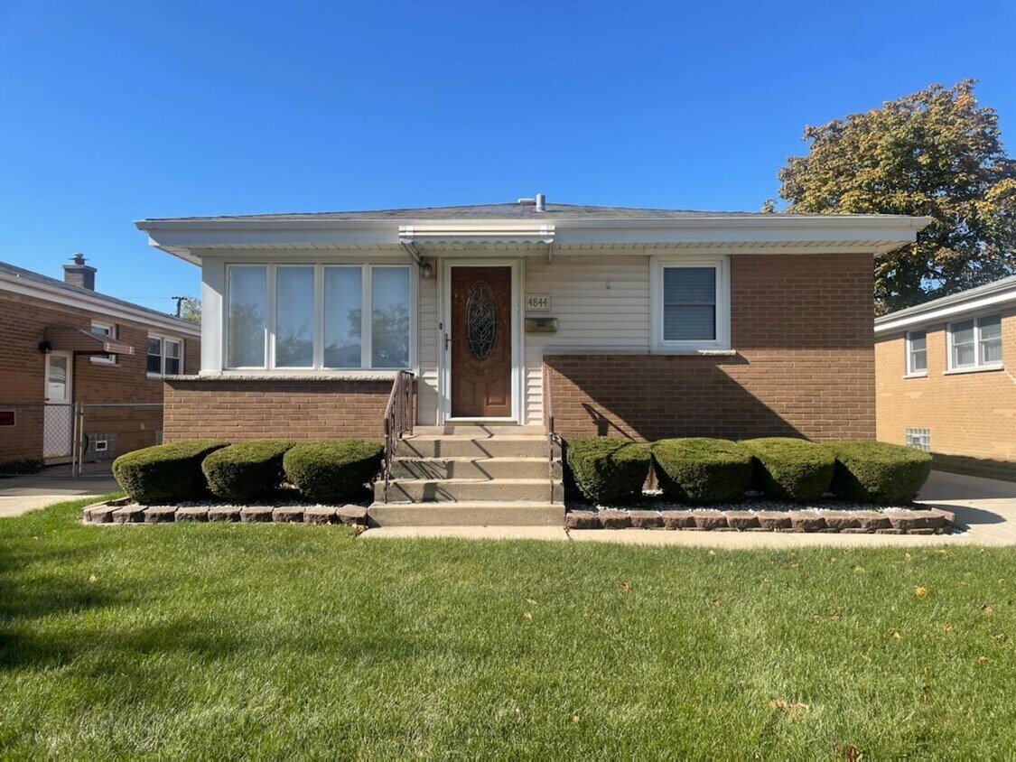Primary Photo - 4844 N Opal Ave