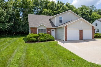 Building Photo - 304-306-306 Dads Way