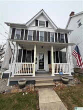 Building Photo - 1403 Center St