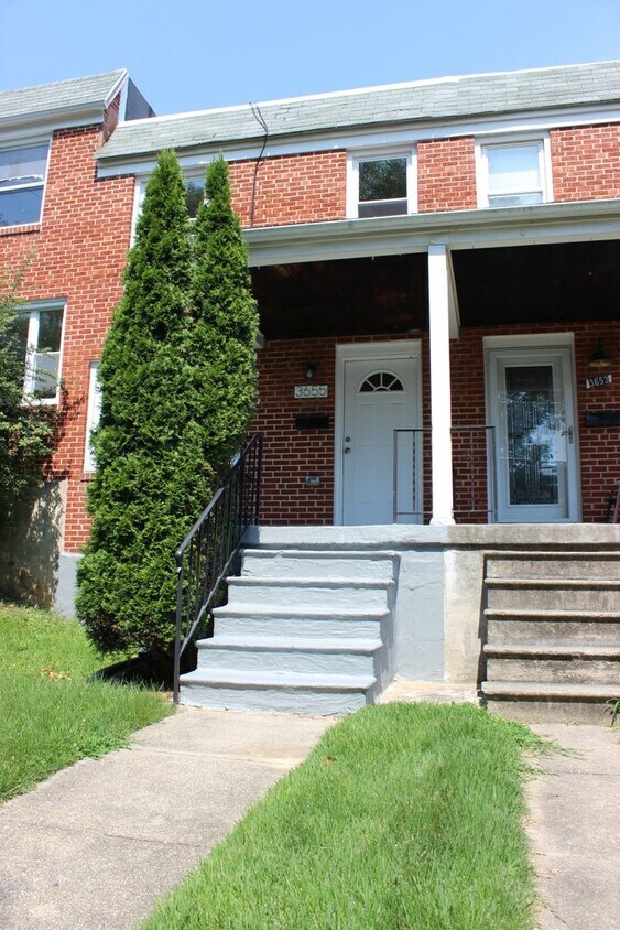 Primary Photo - Charming 3 Bedroom/2 Bathroom in the heart...