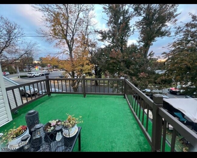 Foto del edificio - 2505 Girard Pl