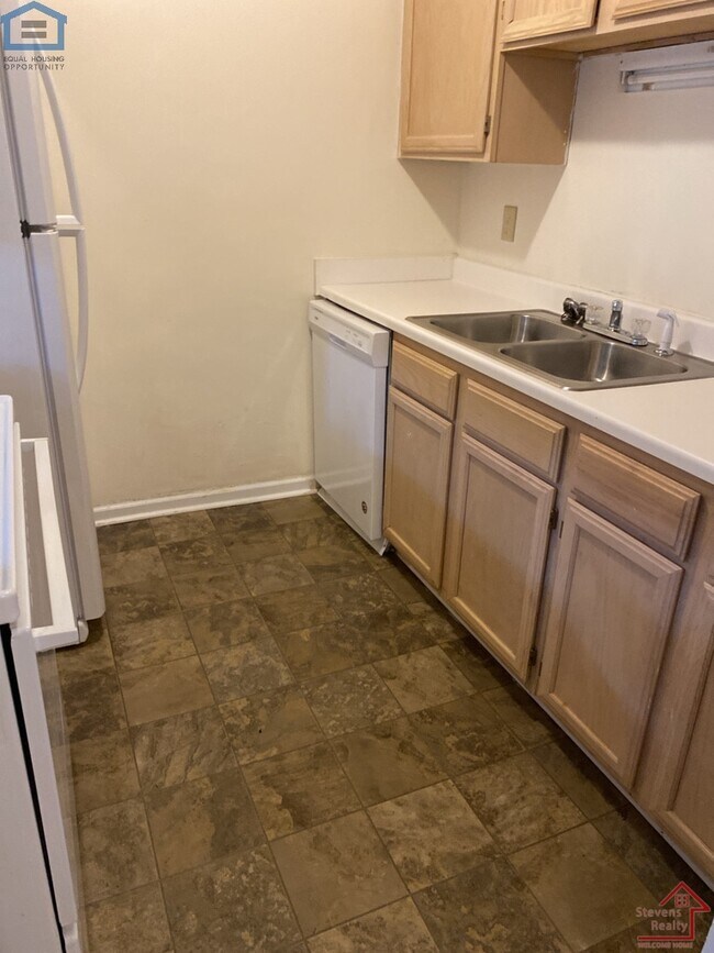Building Photo - 430 Oriole Dr