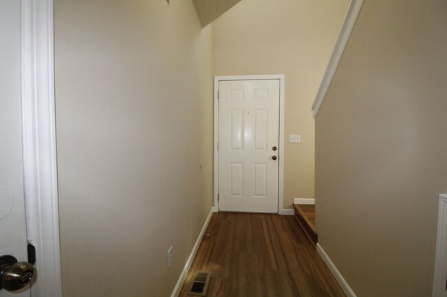 Building Photo - Charming 3-Bedroom townhouse with Garage &...