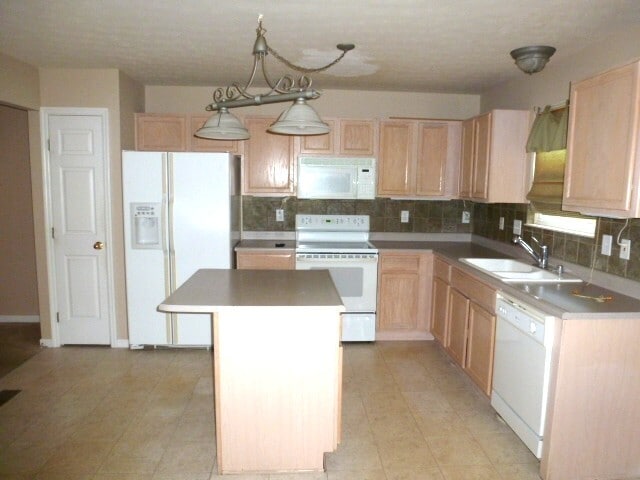 Foto del edificio - 1004 Wild Flower Ln