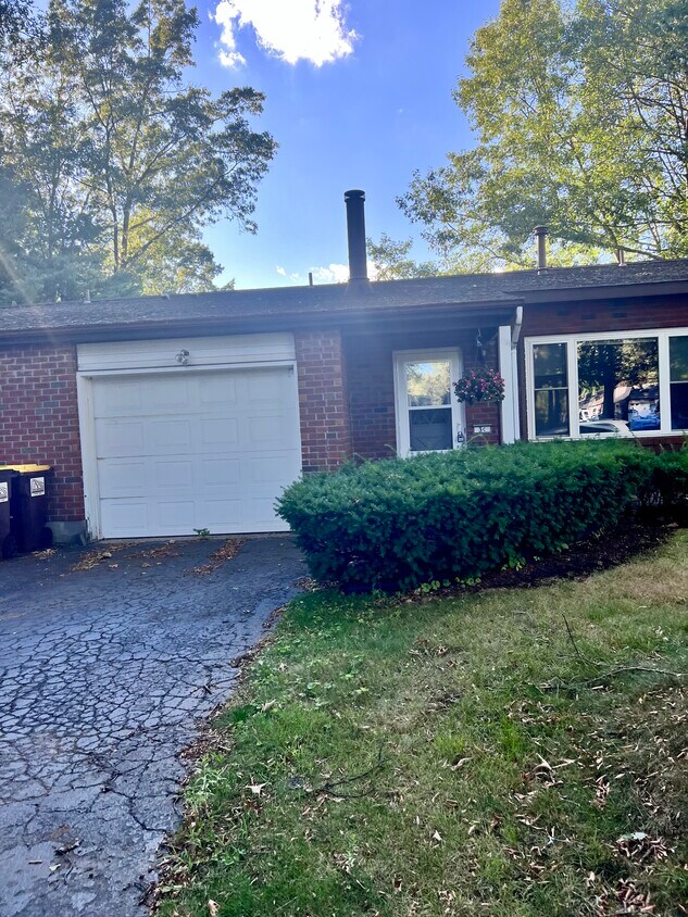 3C Spyglass Hl, Clifton Park, NY 12065 Townhouse for Rent in Clifton