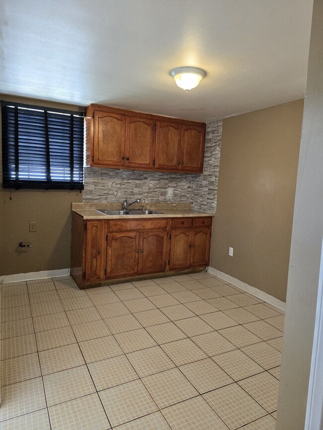 Foto del edificio - 3613 W 108th St