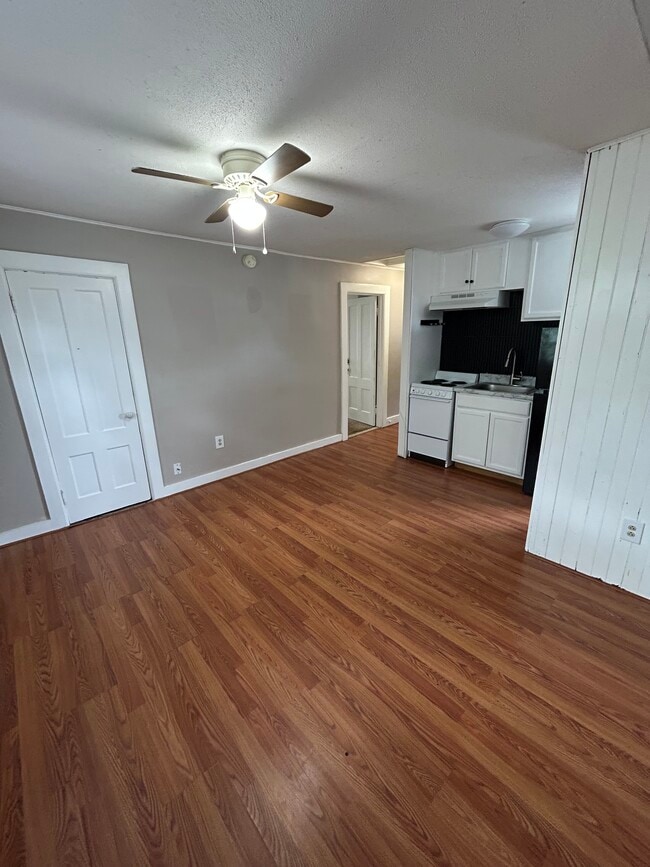 Building Photo - 72 Willetts Ave