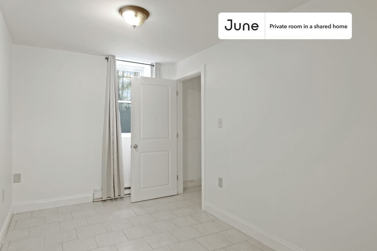 Primary Photo - Room in Shared 4 bed/2 bath home
