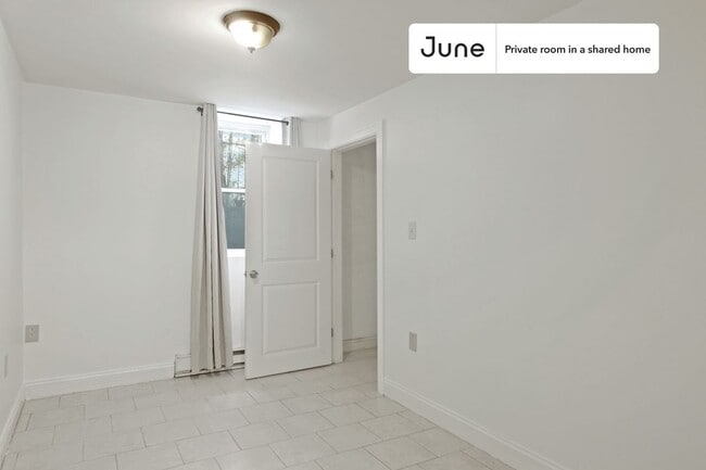 Private bedroom in 4 bed/2 bath Home - Private bedroom in 4 bed/2 bath Home