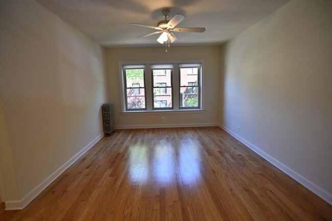 Building Photo - 6710 N Hermitage Ave