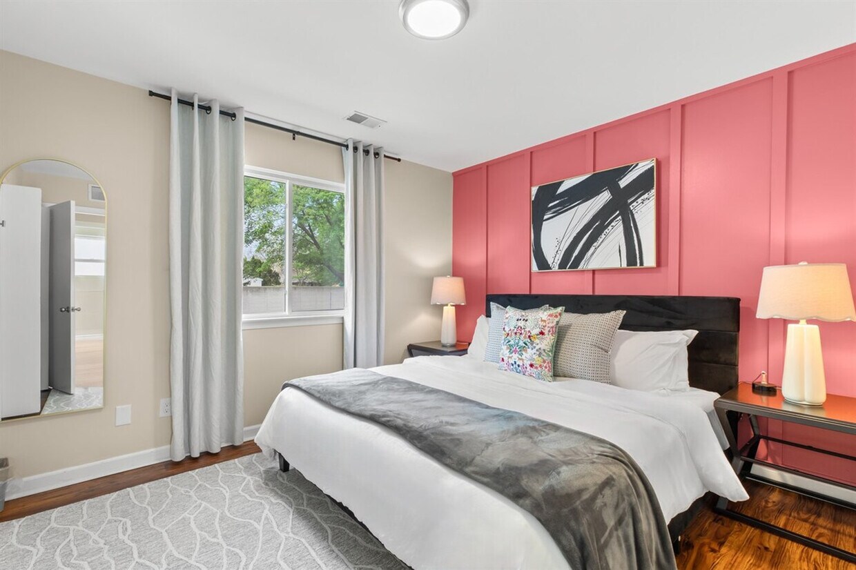 Foto principal - 18451 Sharon Ln