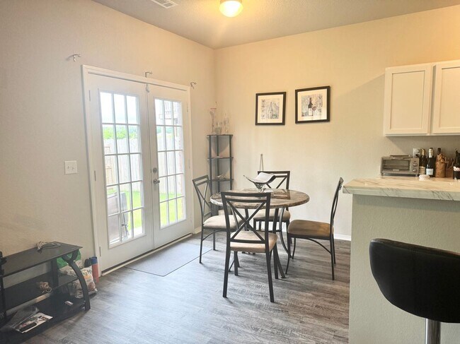 Foto del edificio - 8616 Eastwood Creek Dr