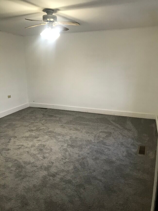 Foto del edificio - 408 W 9th St