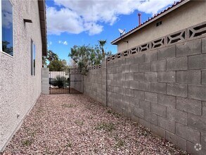 Building Photo - 8745 Point Kathy Cir