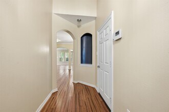 Building Photo - 25203 Oak Villa Dr