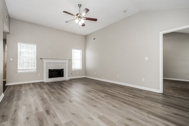 Foto del edificio - 172 Regency Park Dr