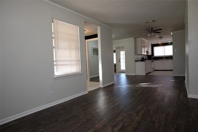 Photo - 3401 Princeton Dr House