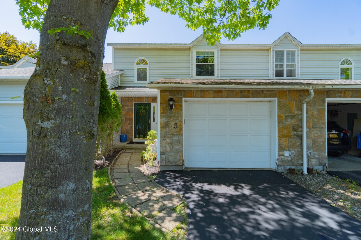 Primary Photo - 3 Deerwood Ct