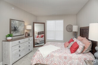 1BR, 1BA - 817 SF - Charlestown on the Monon Apartments
