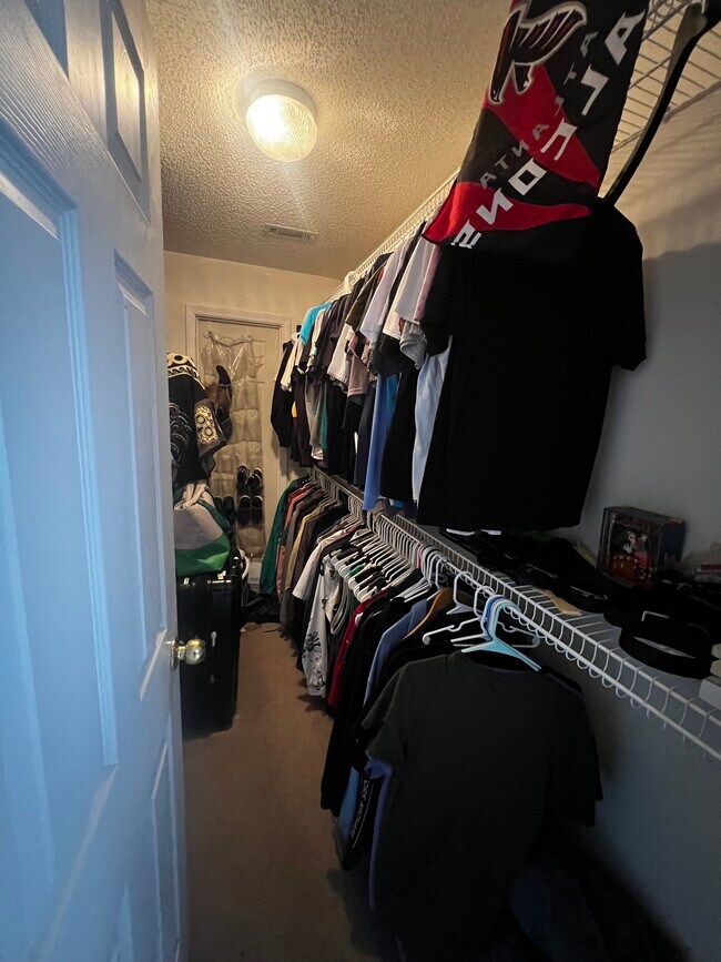 Foto del edificio - 360 Burch Rd