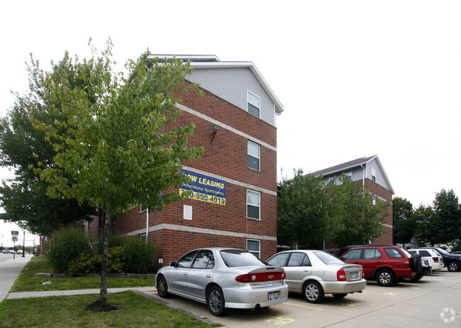Primary Photo - Brownstone Apartments