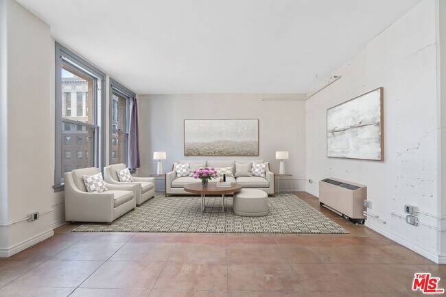 Foto del edificio - 215 W 7th St