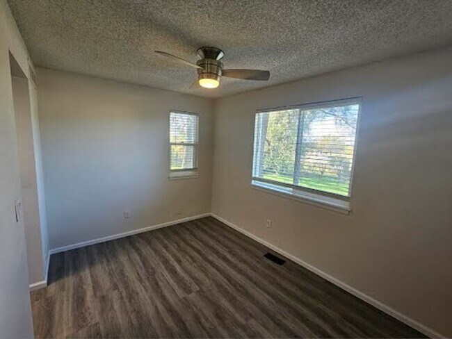 Foto del edificio - Ground-Level 1-Bedroom Condo in Southeast ...