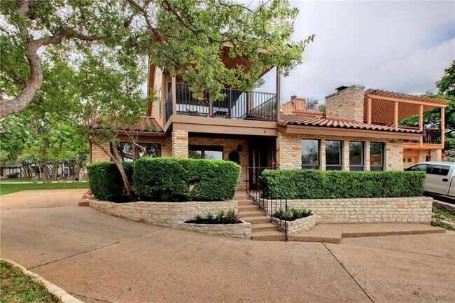 Building Photo - 209 Crescent Bluff