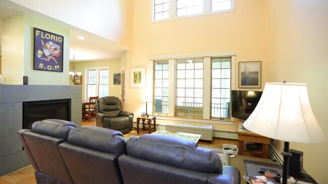 Foto del edificio - 208 High Brook Rd