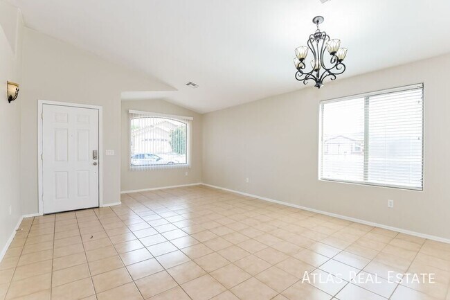 Building Photo - 554 S Sunny Rock Dr