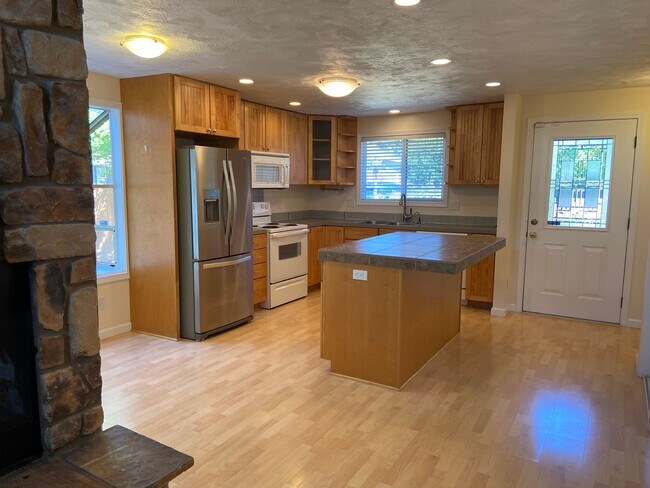 Foto del edificio - Sought After Bethel Neighborhood