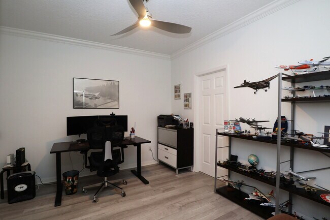 Foto del edificio - 8248 Tivoli Dr