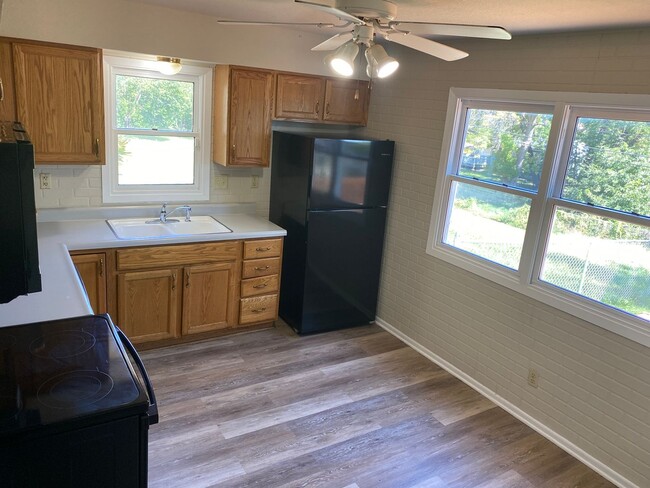 Foto del edificio - Comfy 3 Bedroom, 2 Bathroom Ranch