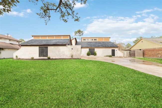 Building Photo - 700 Bayou Crest Cir