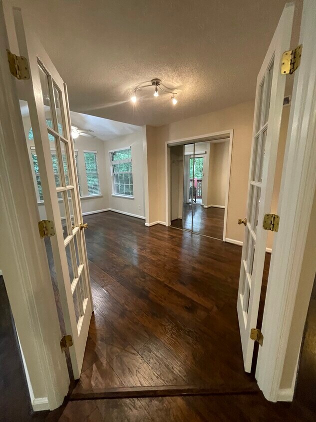 Foto principal - 909 Wentworth Ct