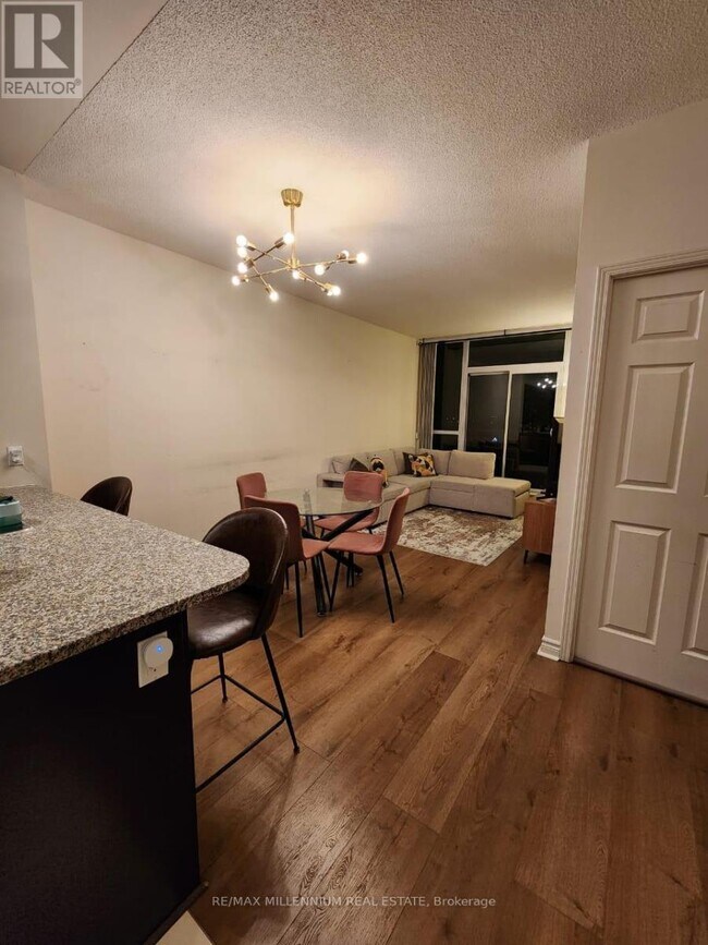 Photo du bâtiment - 339 Rathburn Rd W