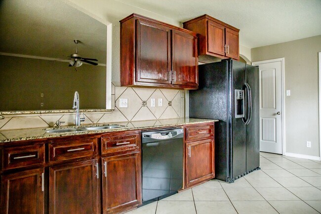 Foto del edificio - For Lease – $2,100/month | $2,250 Security...