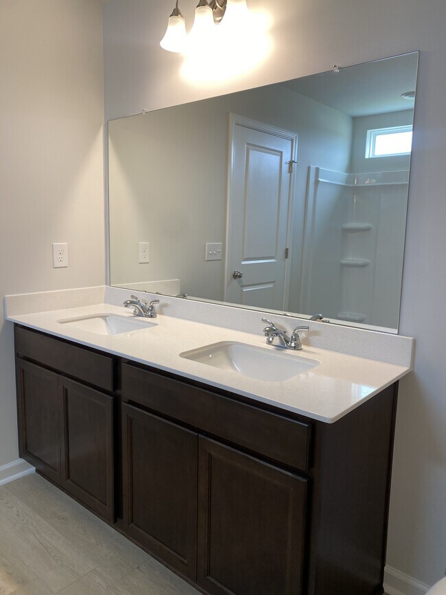 Building Photo - 105 Stillhouse Dr
